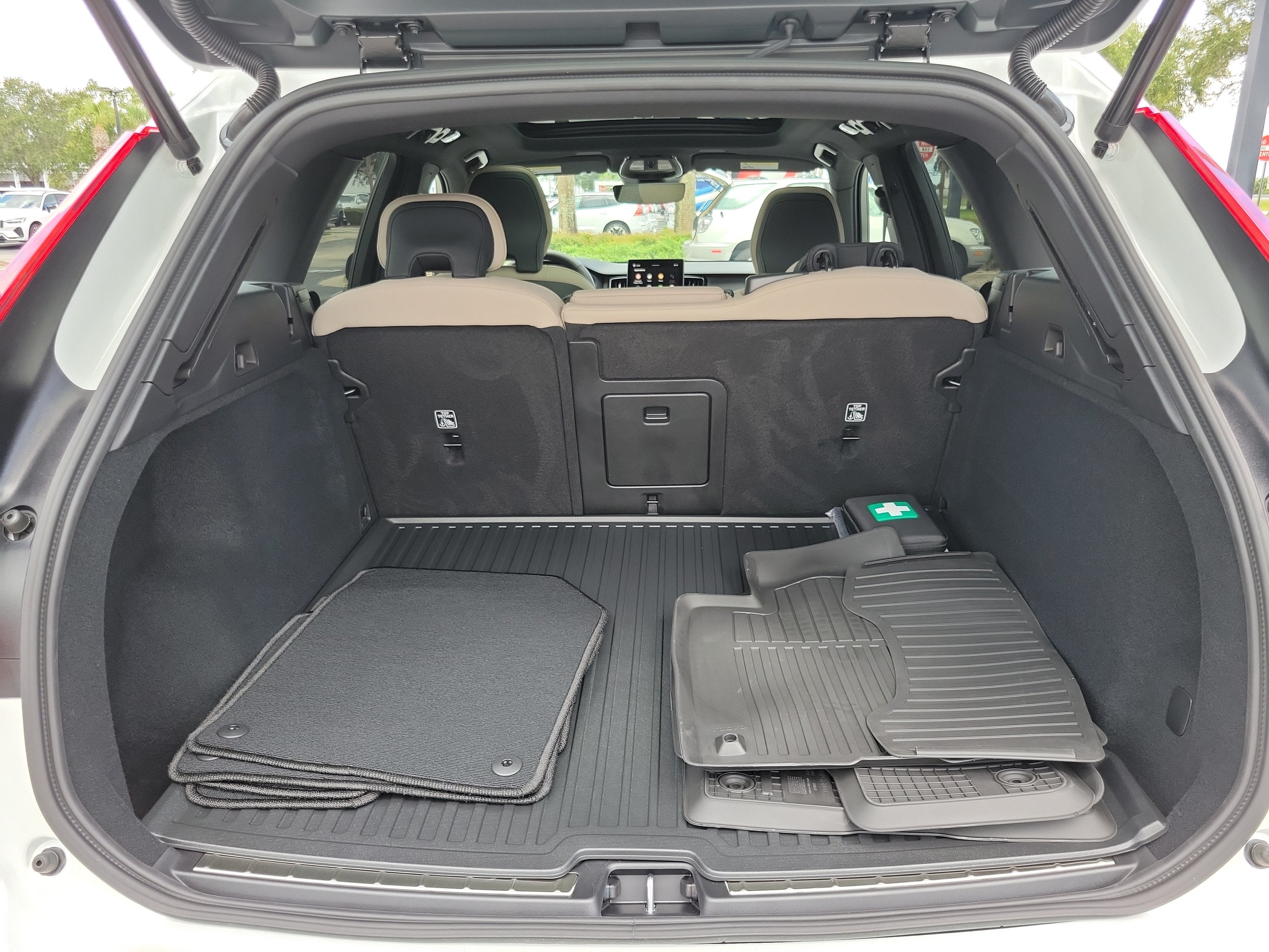 2027 Volvo XC60 Plus