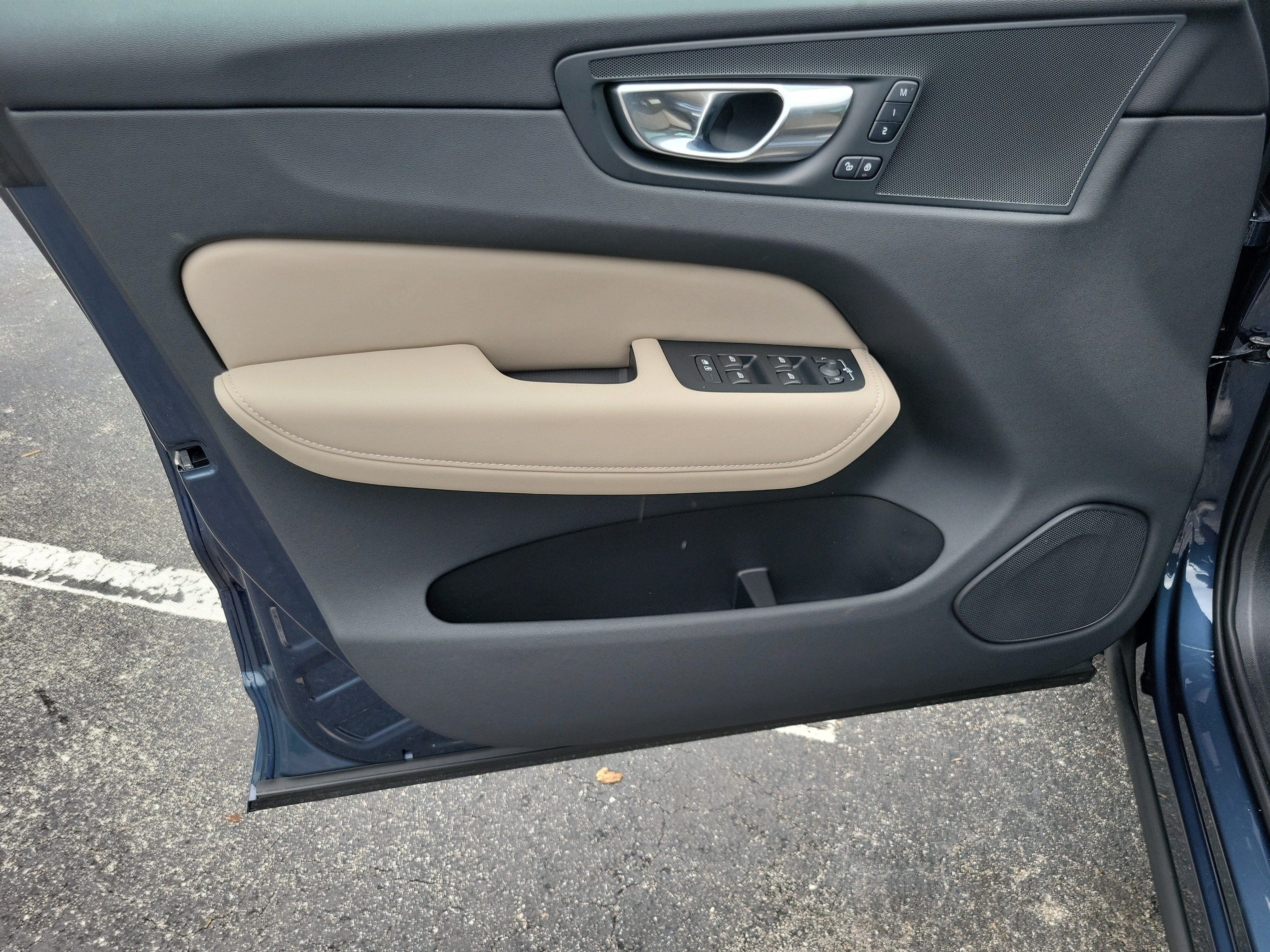 2027 Volvo XC60 Core