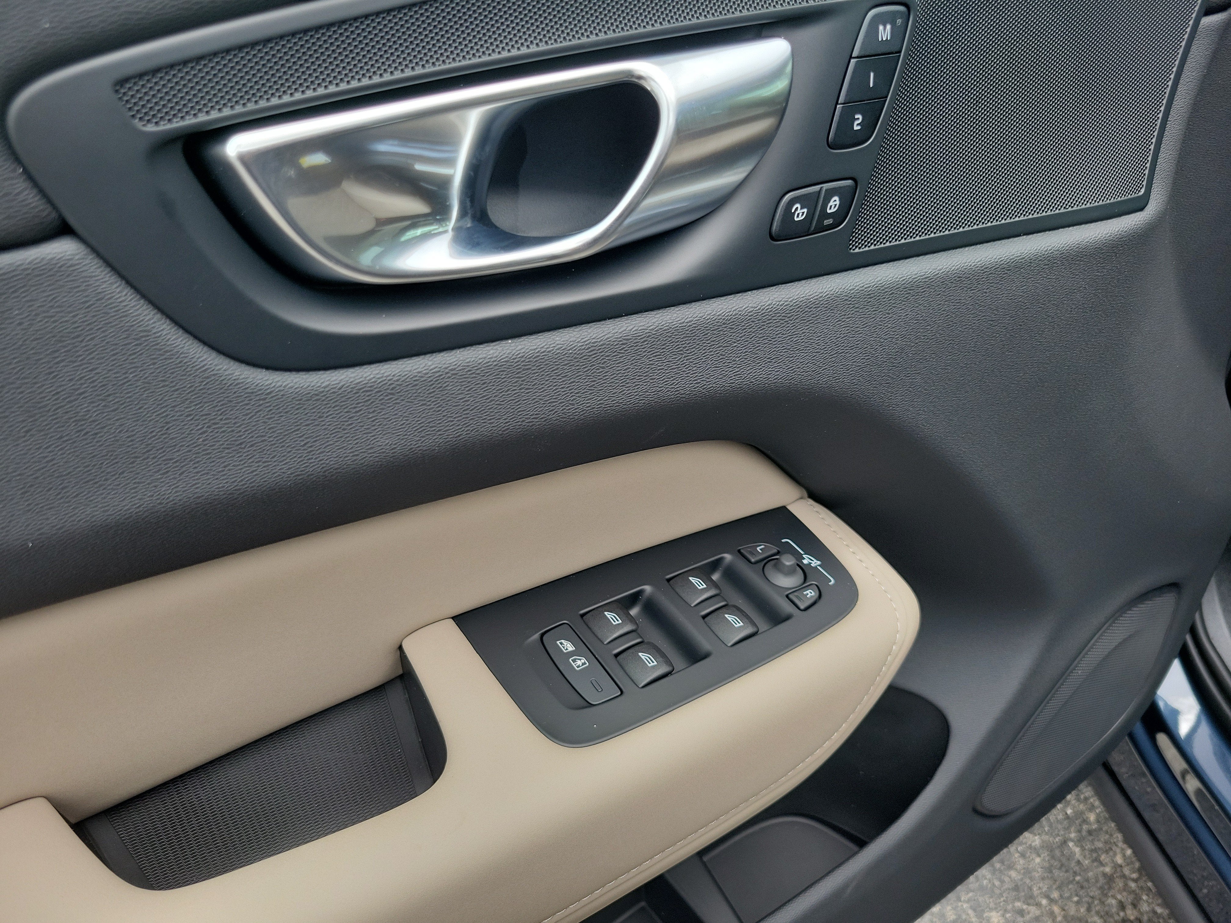 2027 Volvo XC60 Core