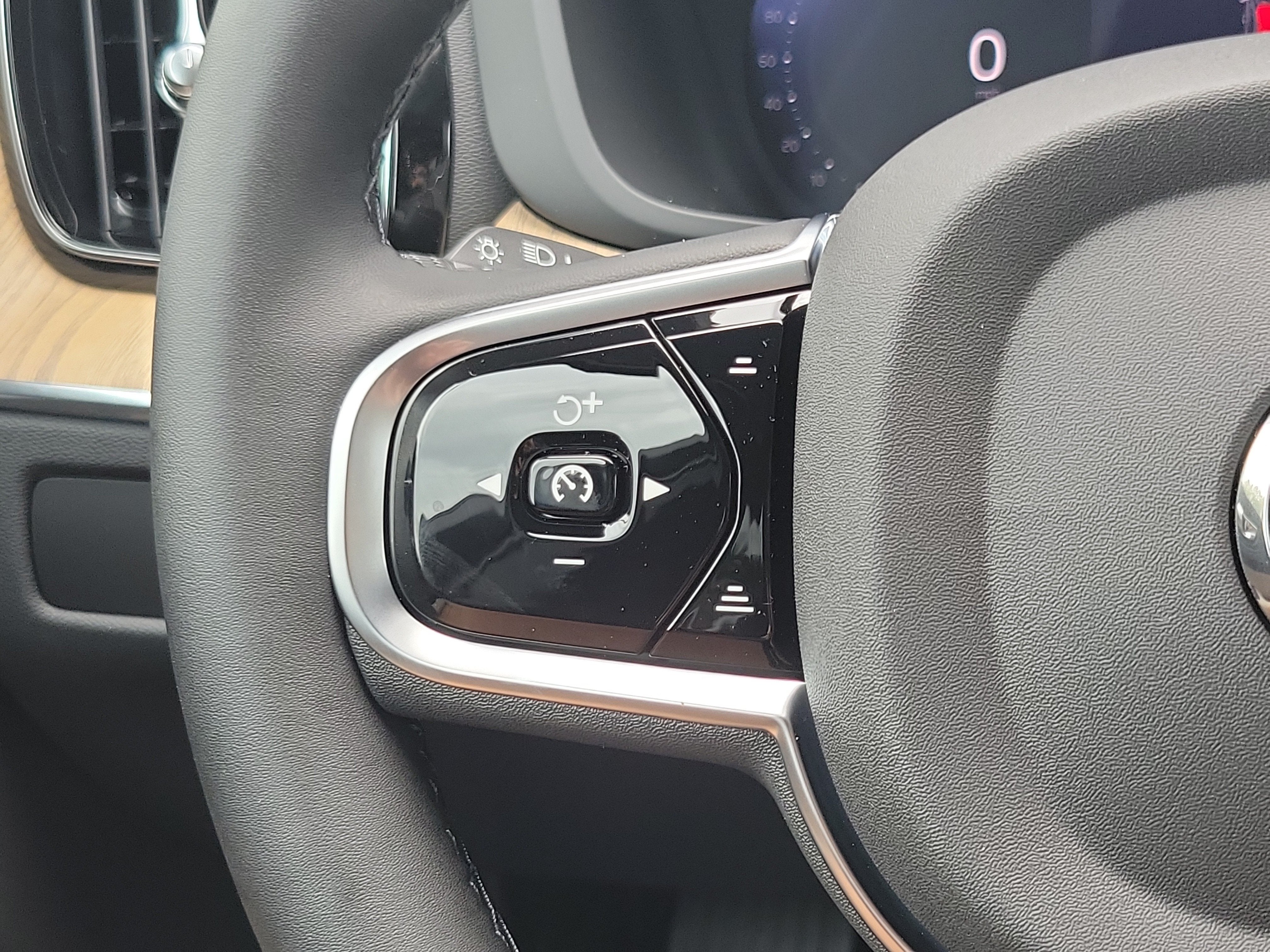 2027 Volvo XC60 Core