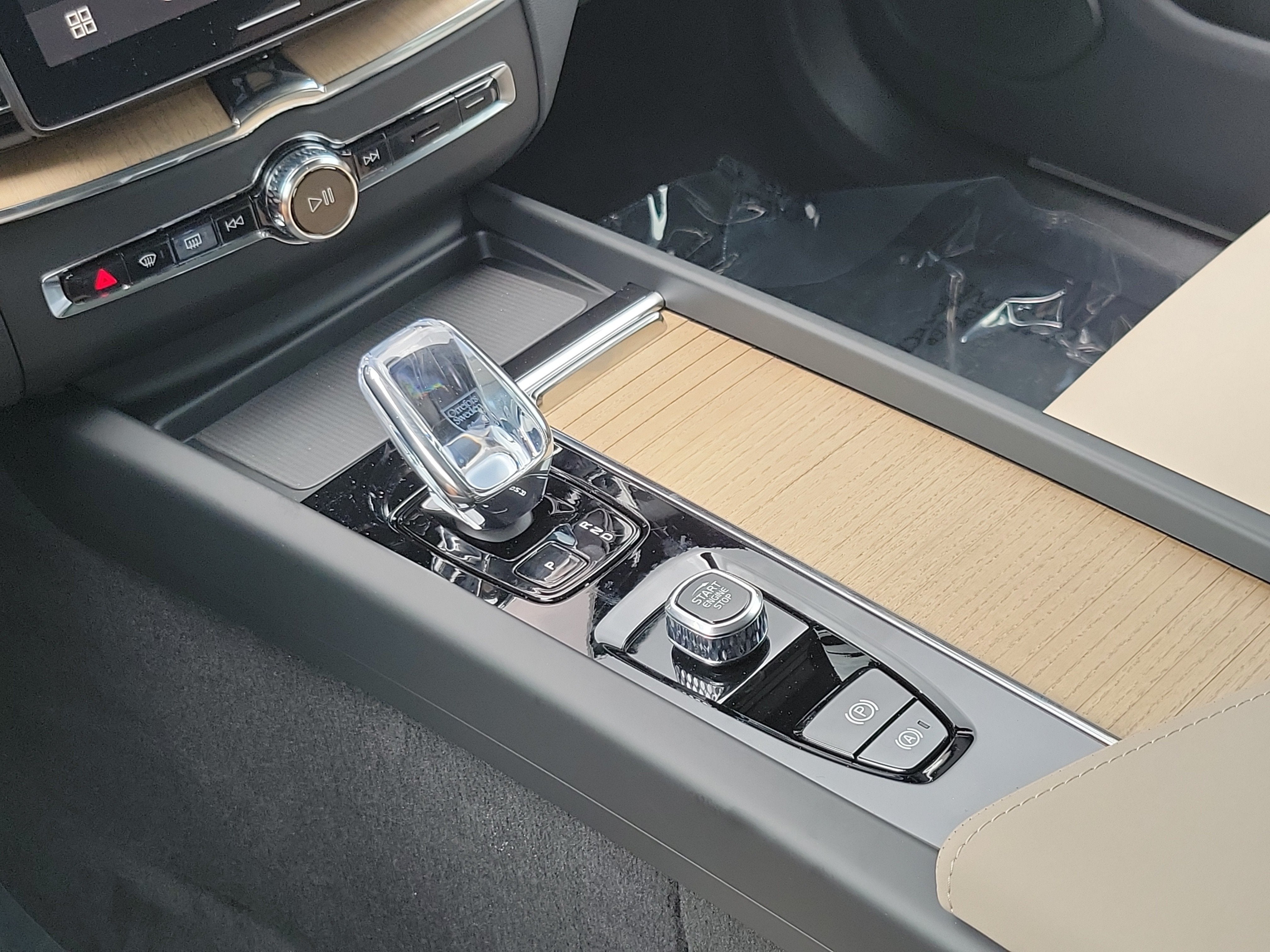 2027 Volvo XC60 Core