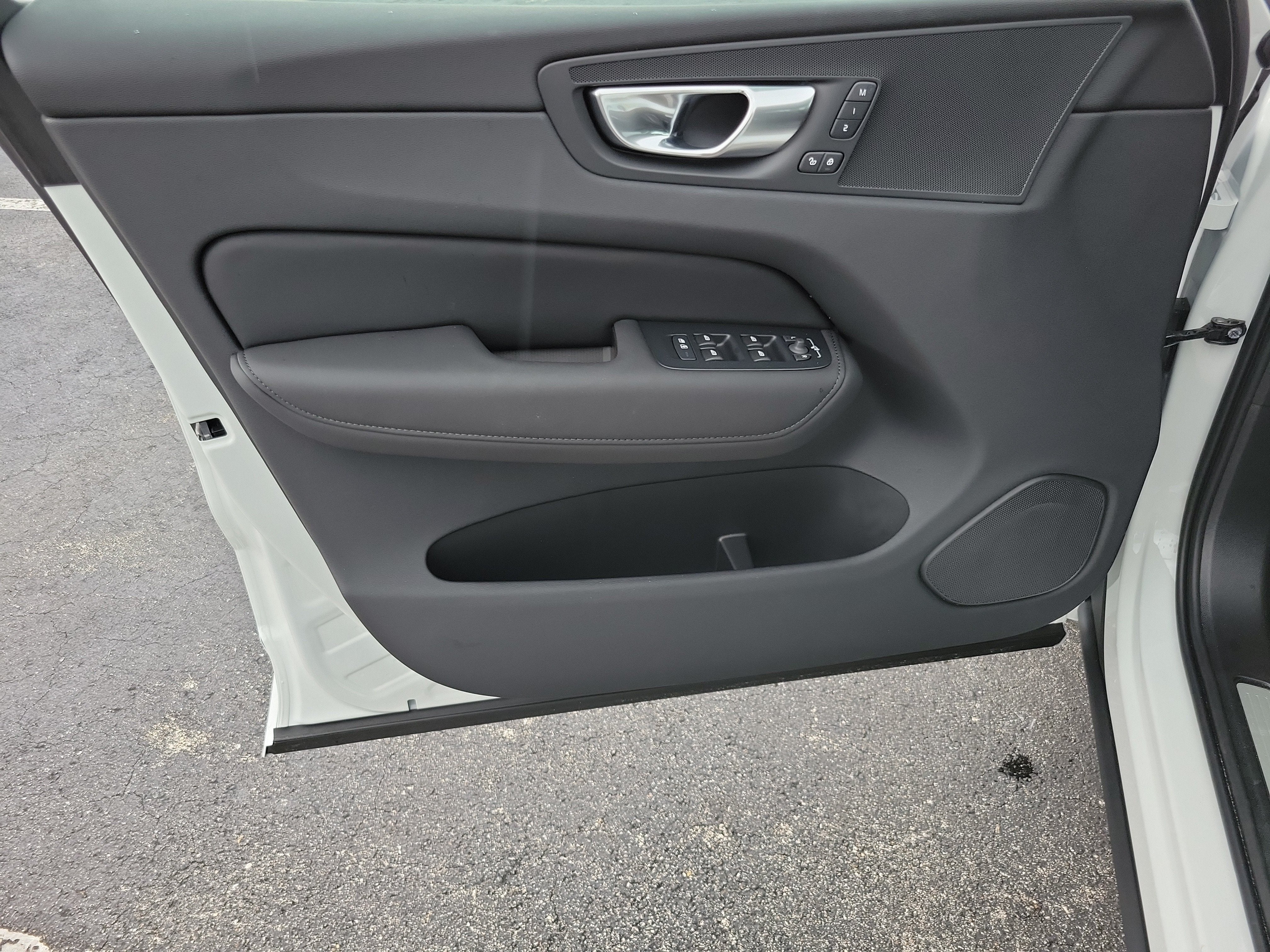 2027 Volvo XC60 Core