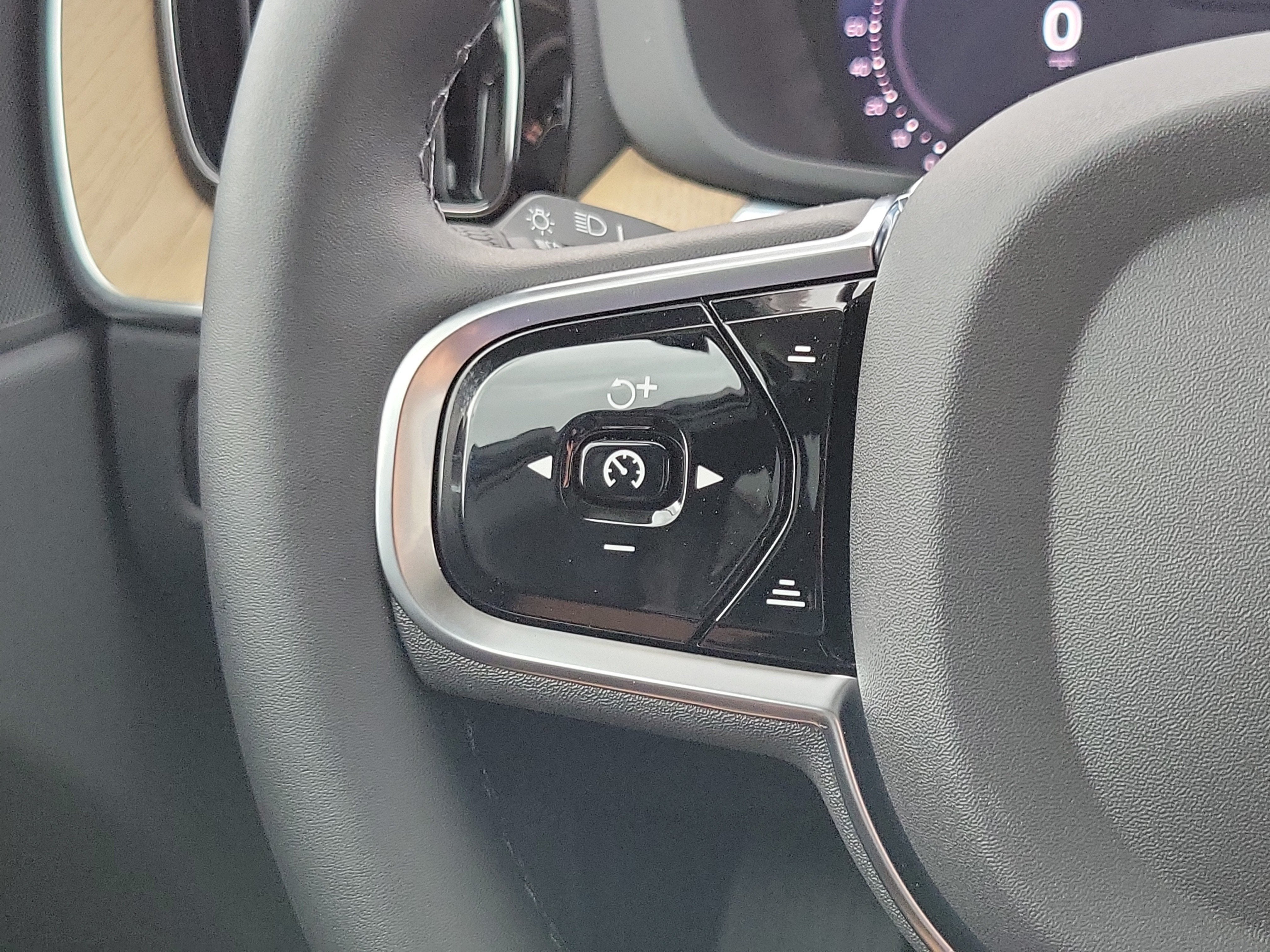 2027 Volvo XC60 Core