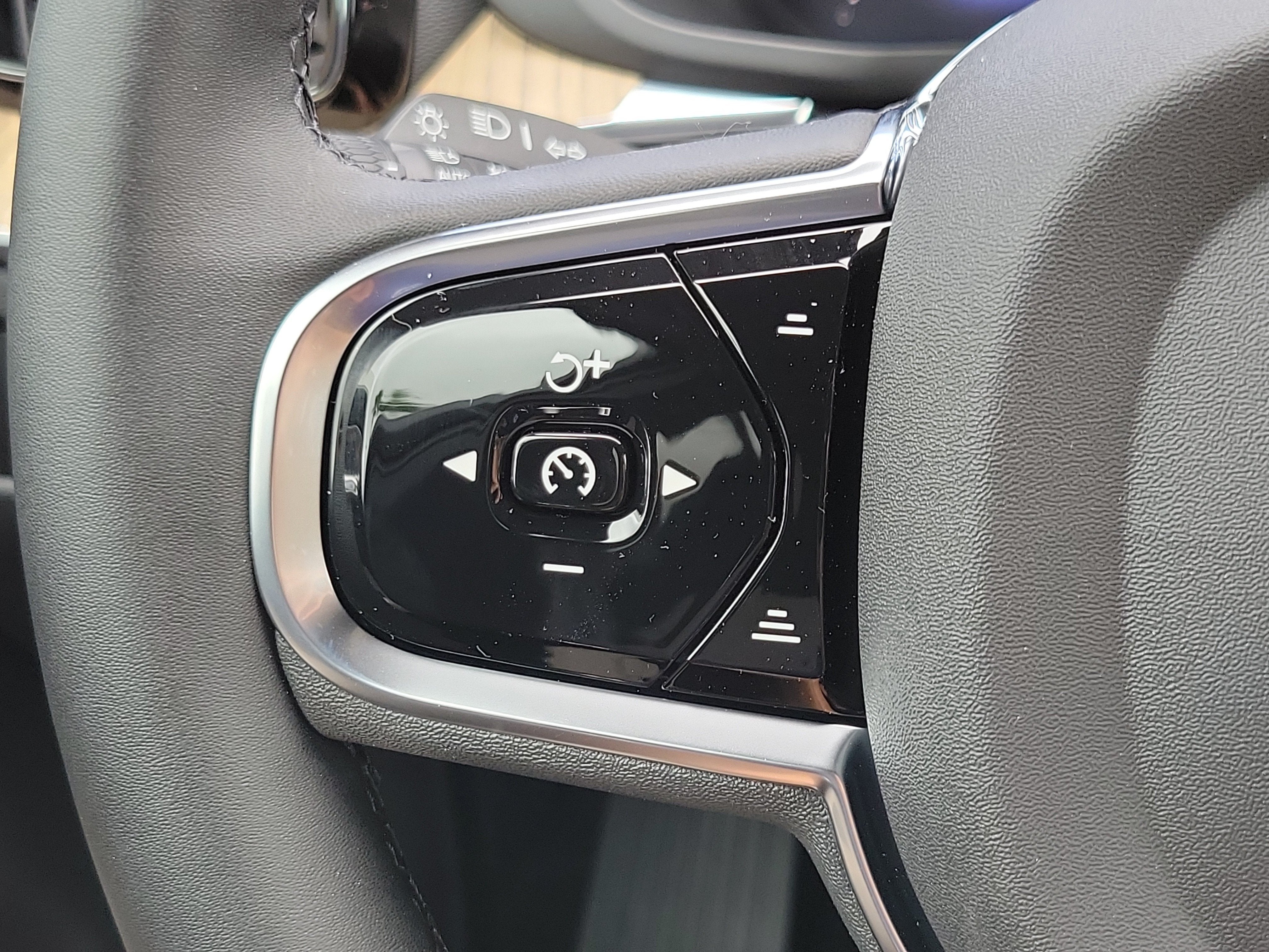2027 Volvo XC60 Core