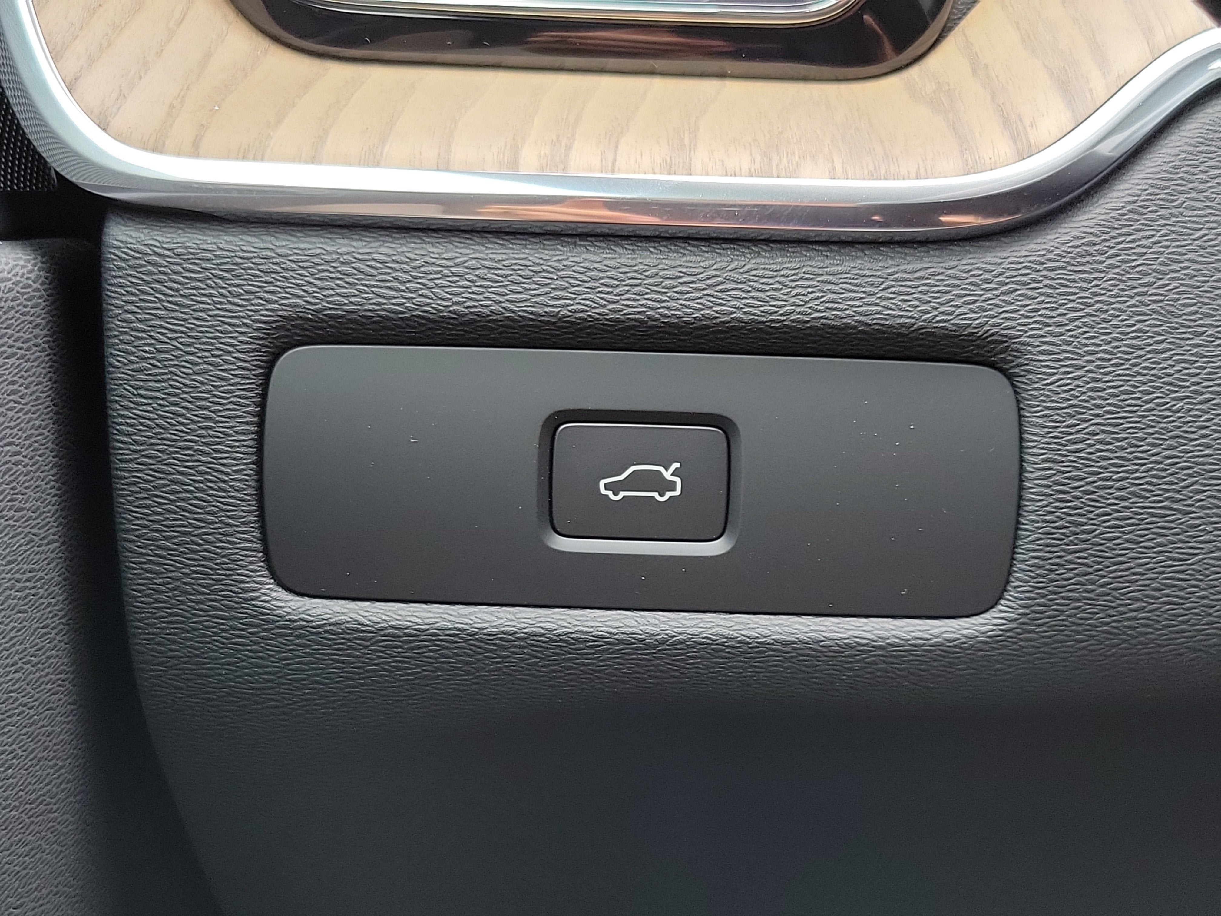 2027 Volvo XC60 Core