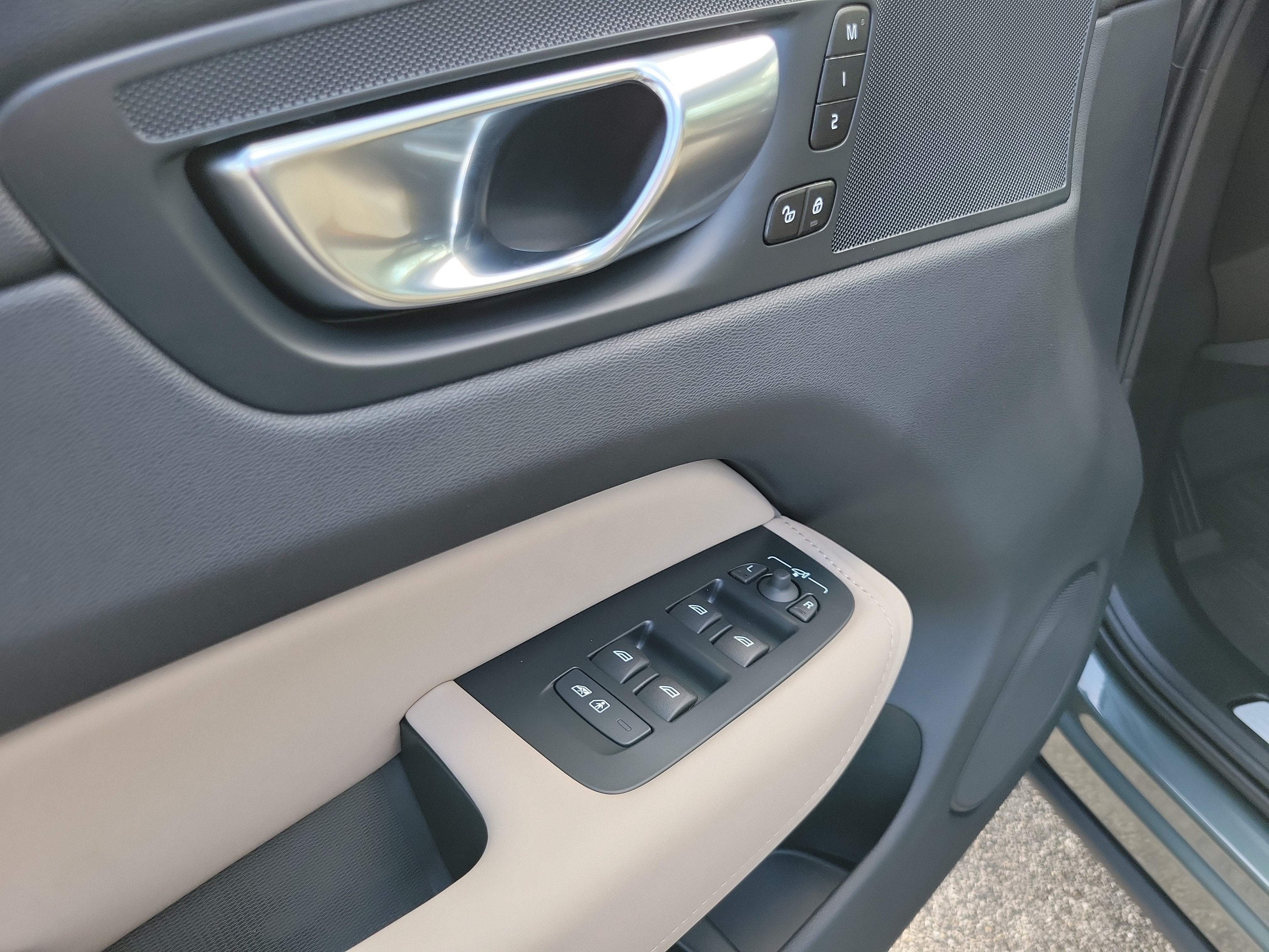 2027 Volvo XC60 Core