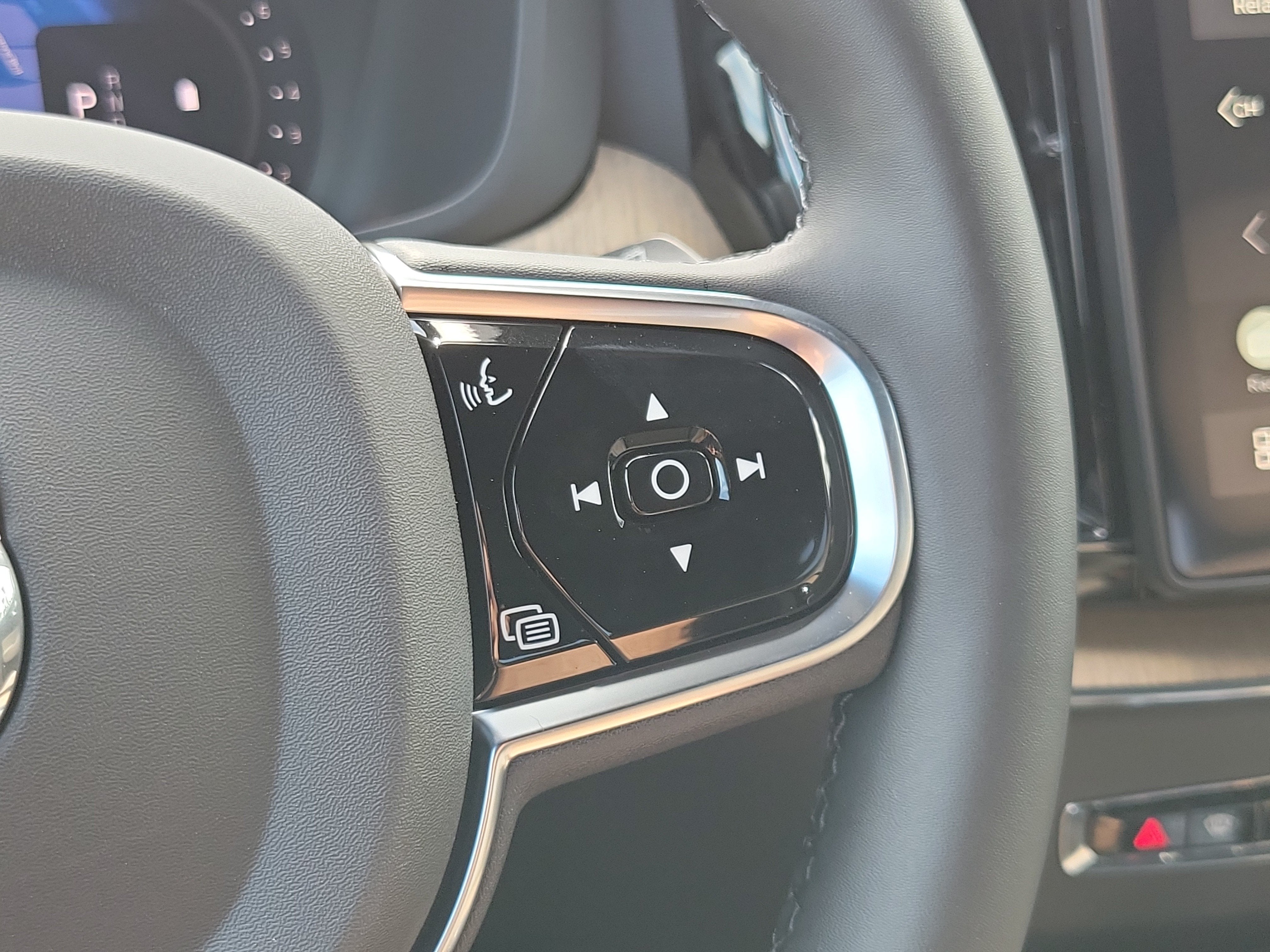 2027 Volvo XC60 Core