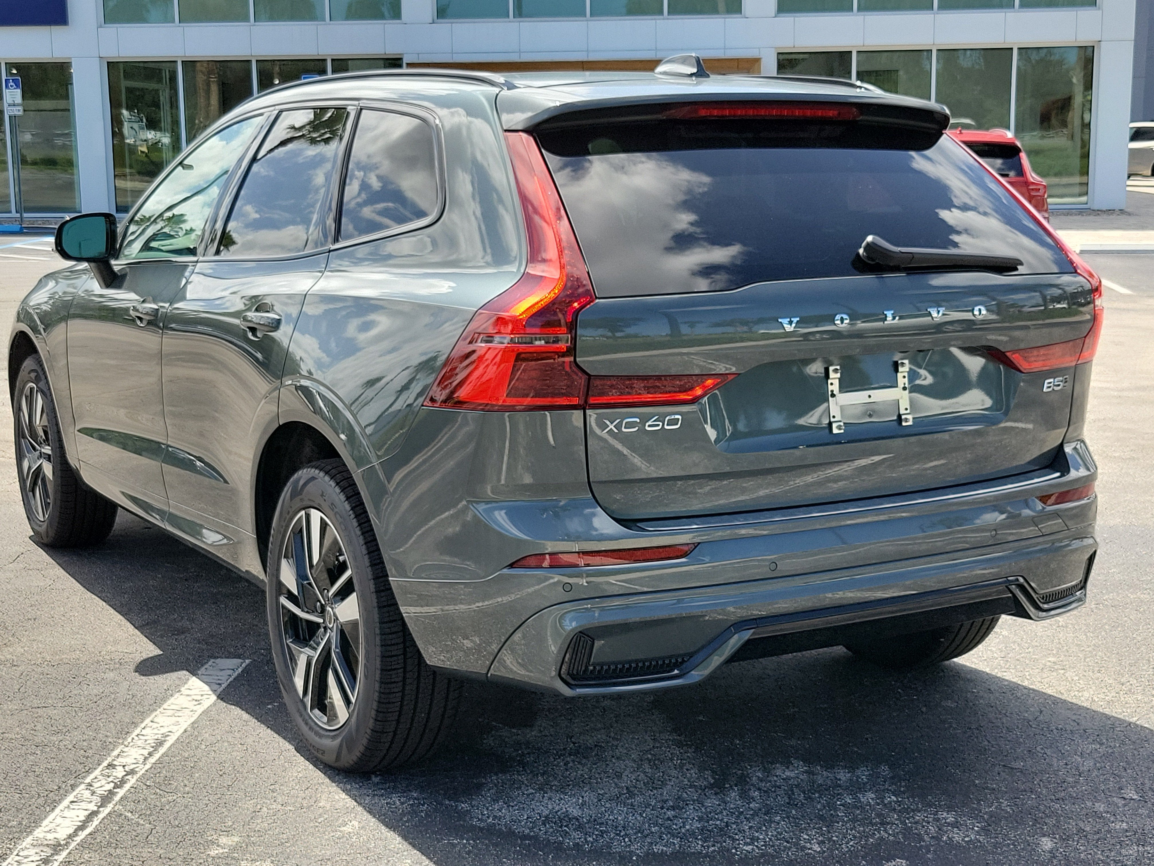 2027 Volvo XC60 Core