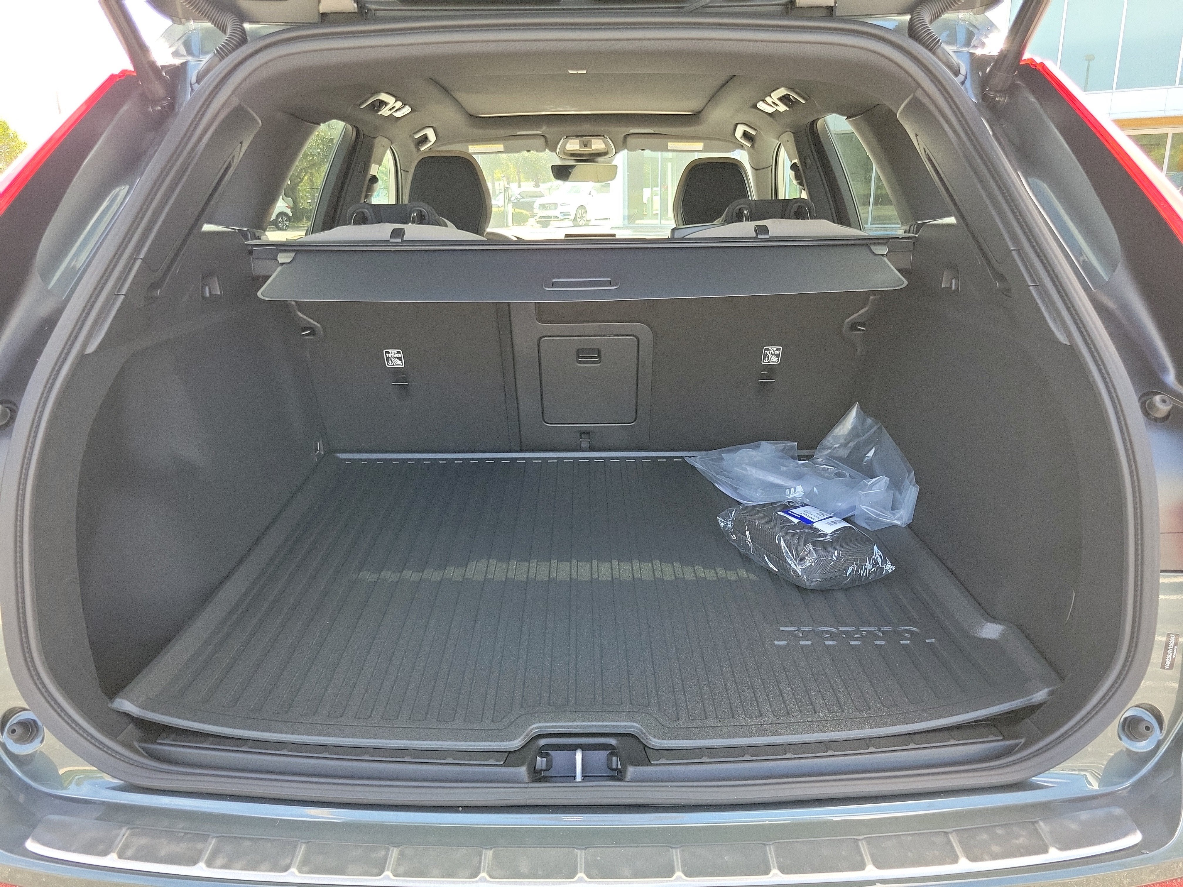2027 Volvo XC60 Core