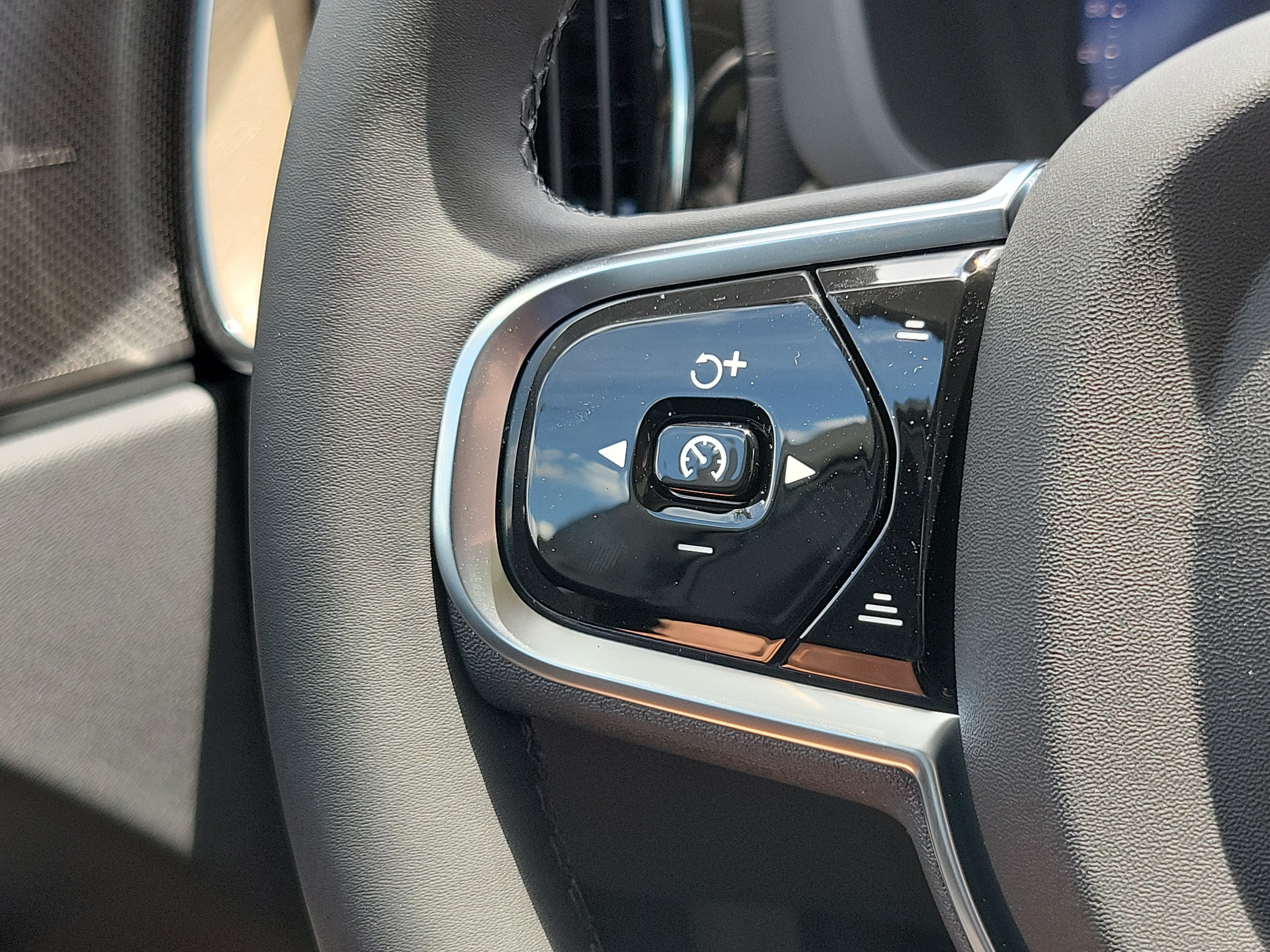 2027 Volvo XC60 Ultra