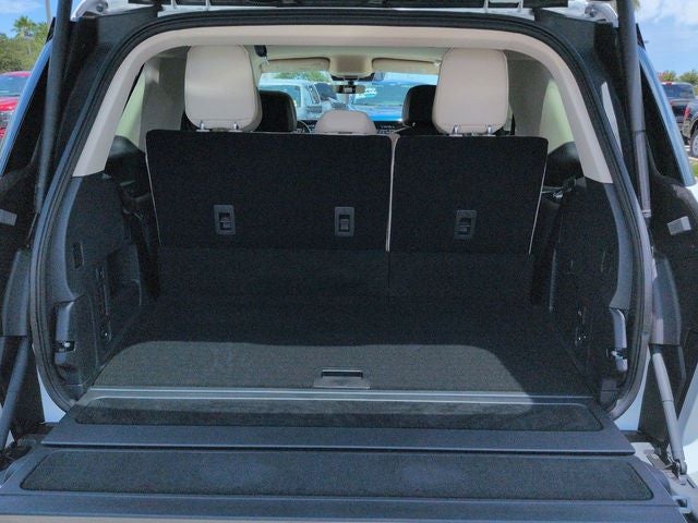 2027 Lincoln Navigator Premiere