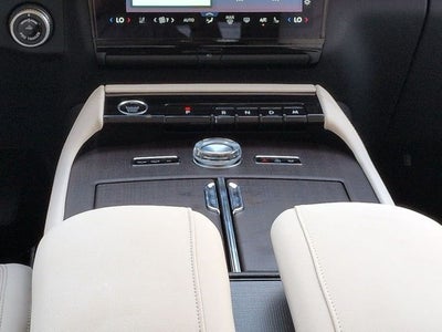 2027 Lincoln Navigator Premiere