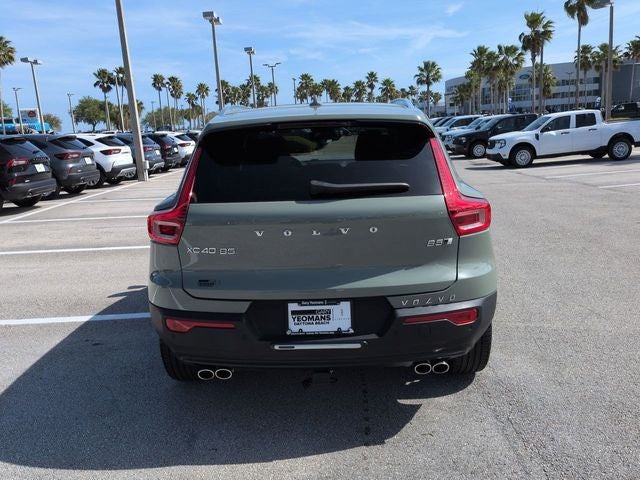 2023 Volvo XC40 B5 Plus Bright Theme