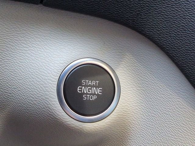 2023 Volvo XC40 B5 Plus Bright Theme