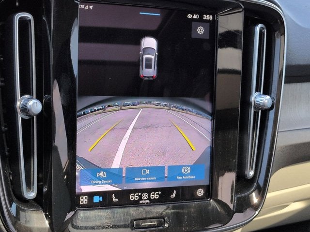 2023 Volvo XC40 B5 Plus Bright Theme