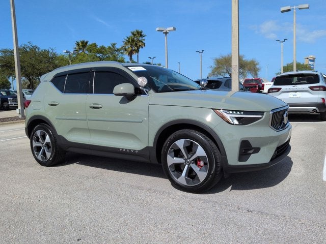 2023 Volvo XC40 B5 Plus Bright Theme