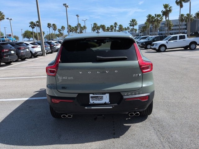 2023 Volvo XC40 B5 Plus Bright Theme