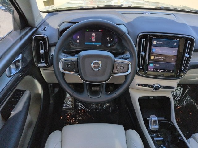 2023 Volvo XC40 B5 Plus Bright Theme