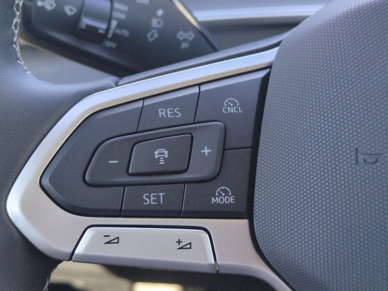 2025 Volkswagen Tiguan SE