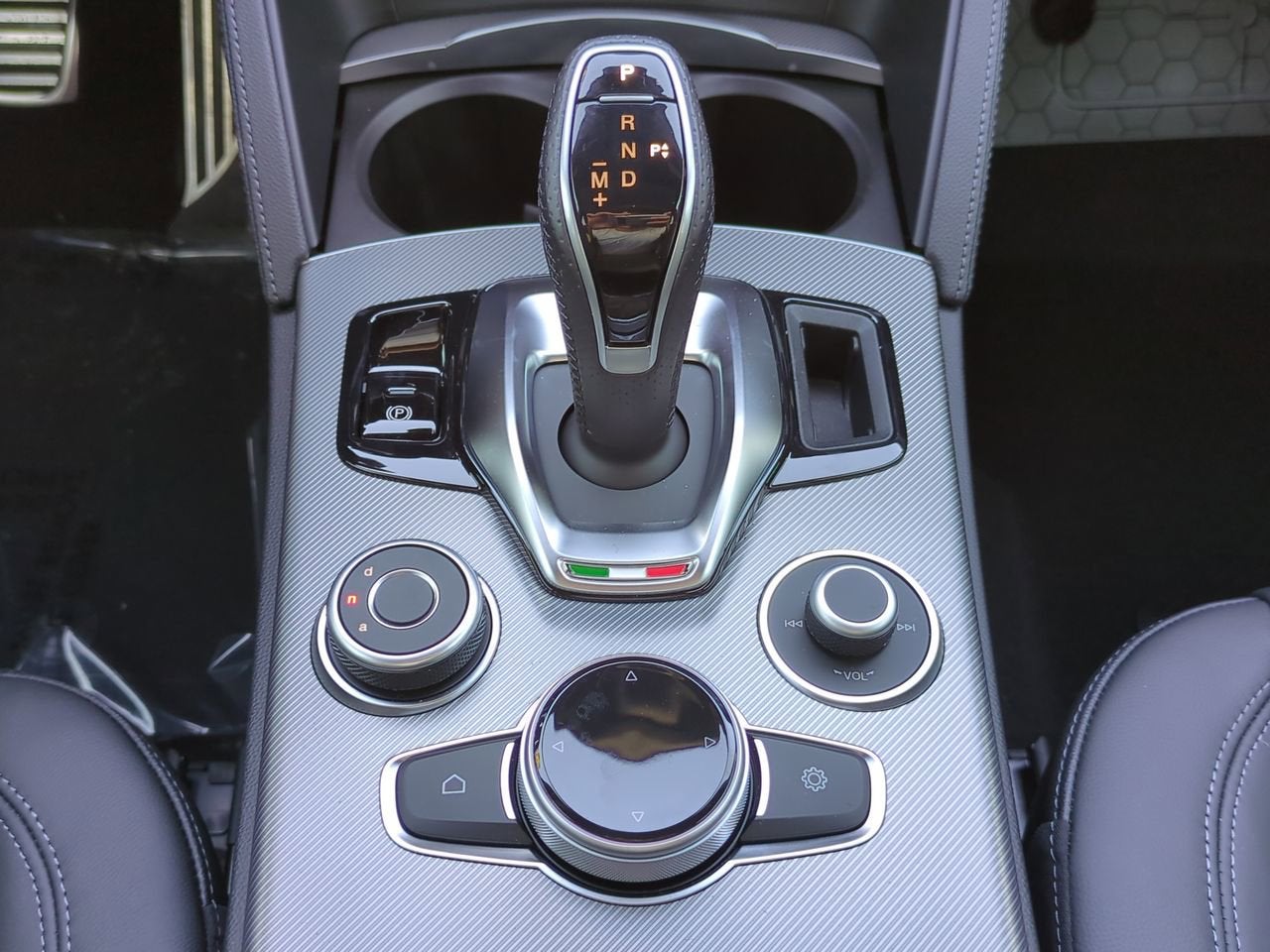 2025 Alfa Romeo Stelvio Sprint