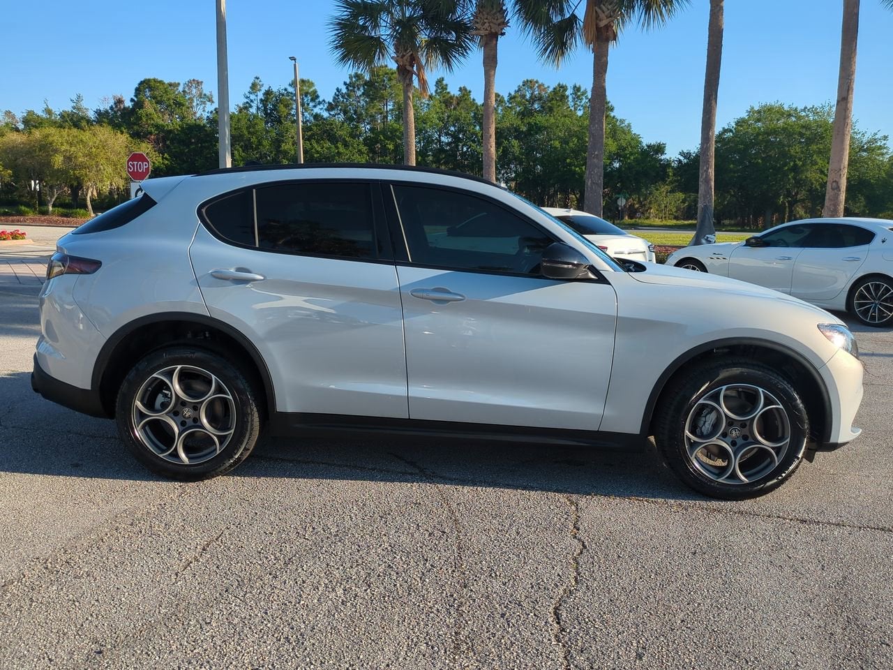 2025 Alfa Romeo Stelvio Sprint