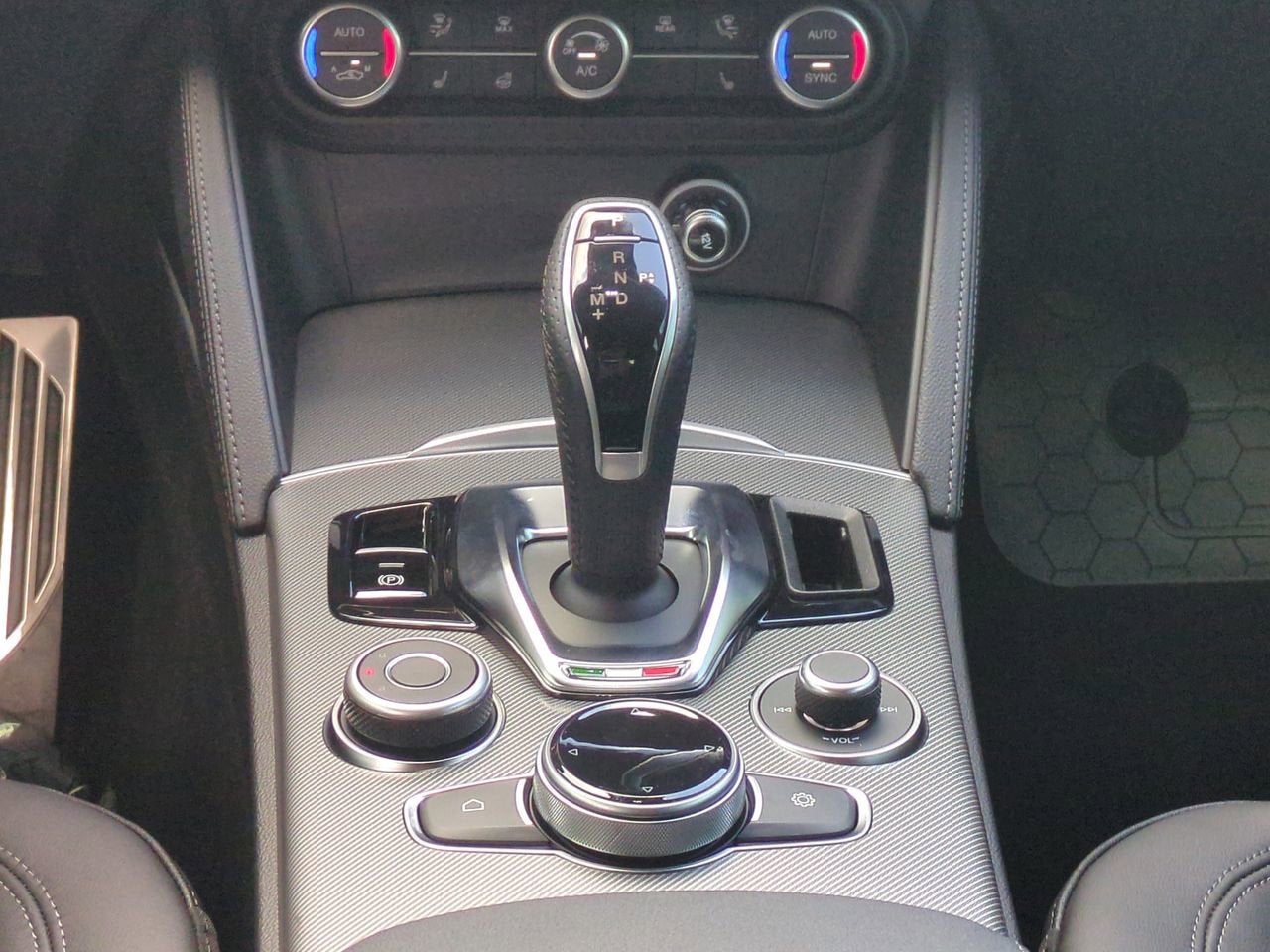 2025 Alfa Romeo Stelvio AWD