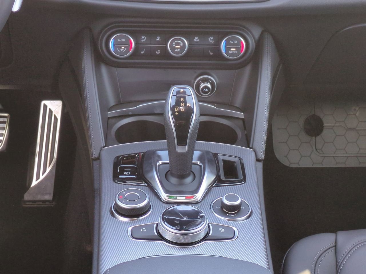 2025 Alfa Romeo Stelvio AWD