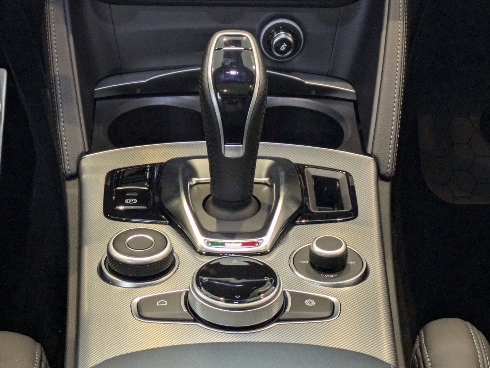 2025 Alfa Romeo Stelvio Sprint