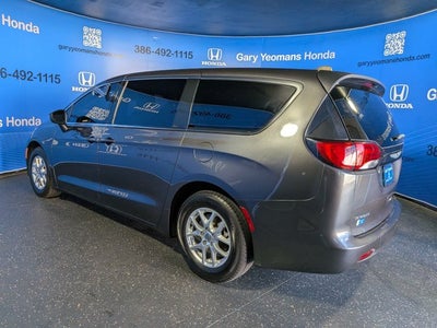 2022 Chrysler Voyager LX