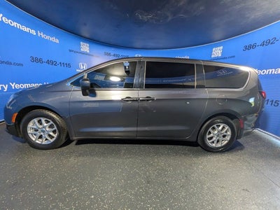 2022 Chrysler Voyager LX