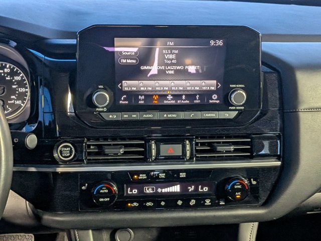 2024 Nissan Pathfinder SV
