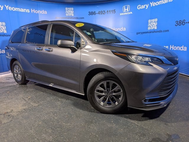 2023 Toyota Sienna XLE