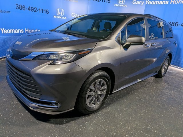 2023 Toyota Sienna XLE