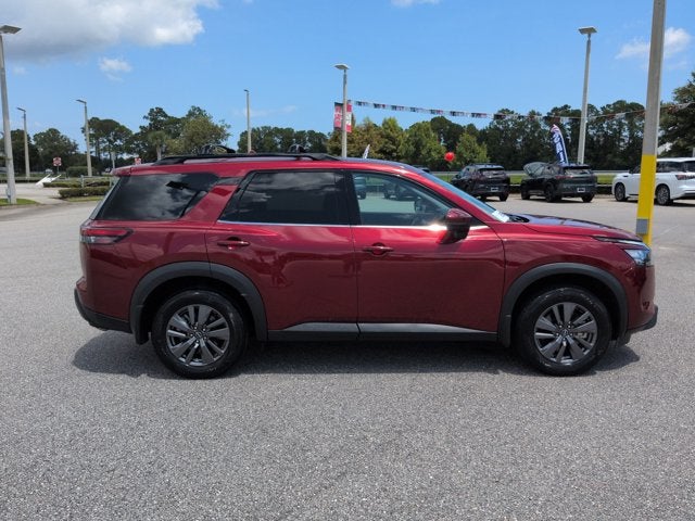 2024 Nissan Pathfinder SV