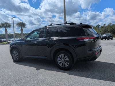 2022 Nissan Pathfinder SV