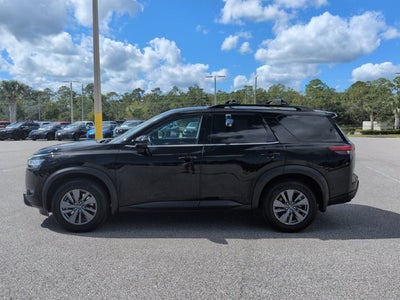 2022 Nissan Pathfinder SV