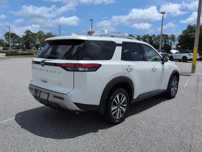 2024 Nissan Pathfinder SL