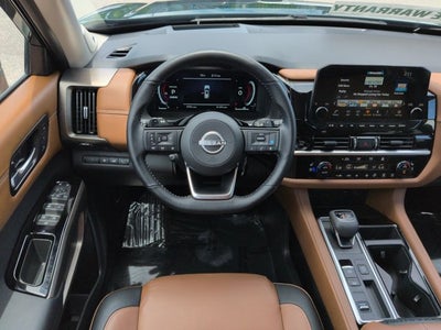 2025 Nissan Pathfinder Platinum