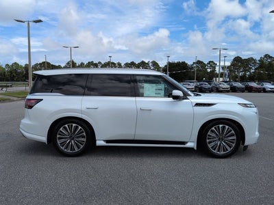 2027 INFINITI QX80 LUXE