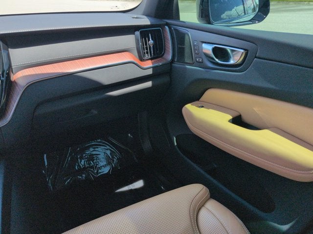 2025 Volvo XC60 B5 Ultra