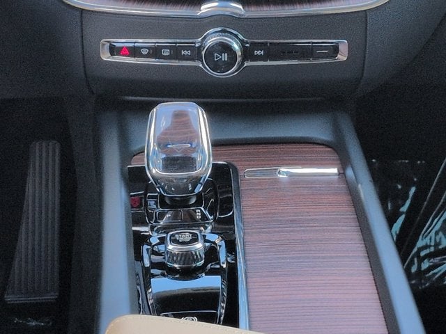 2025 Volvo XC60 B5 Ultra