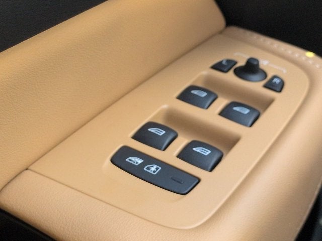2025 Volvo XC60 B5 Ultra