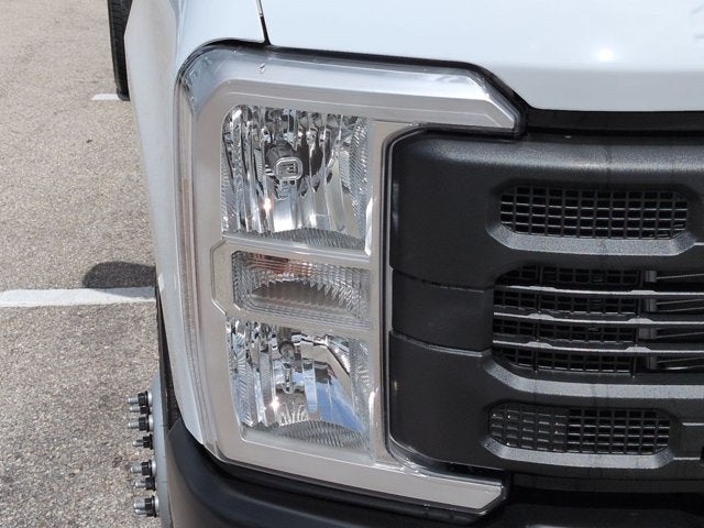 2027 Ford Super Duty F-350 DRW XL