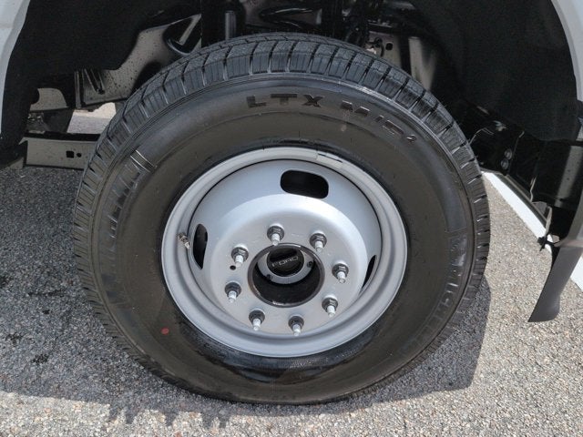 2027 Ford Super Duty F-350 DRW XL