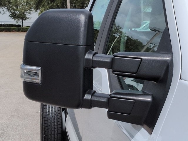 2027 Ford Super Duty F-350 DRW XL