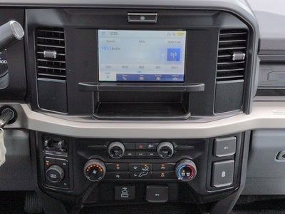 2027 Ford Super Duty F-350 DRW XL