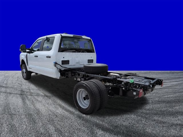 2027 Ford Super Duty F-350 DRW XL