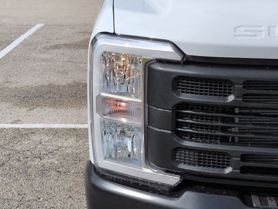 2027 Ford Super Duty F-350 DRW XL