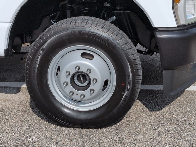 2027 Ford Super Duty F-350 DRW XL