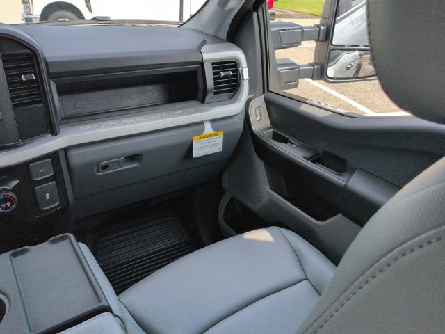 2027 Ford Super Duty F-350 DRW XL